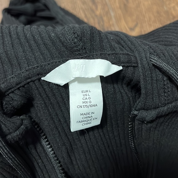 H&M Ribbed Hooded Long Sleeve Top - Picture 2 of 3